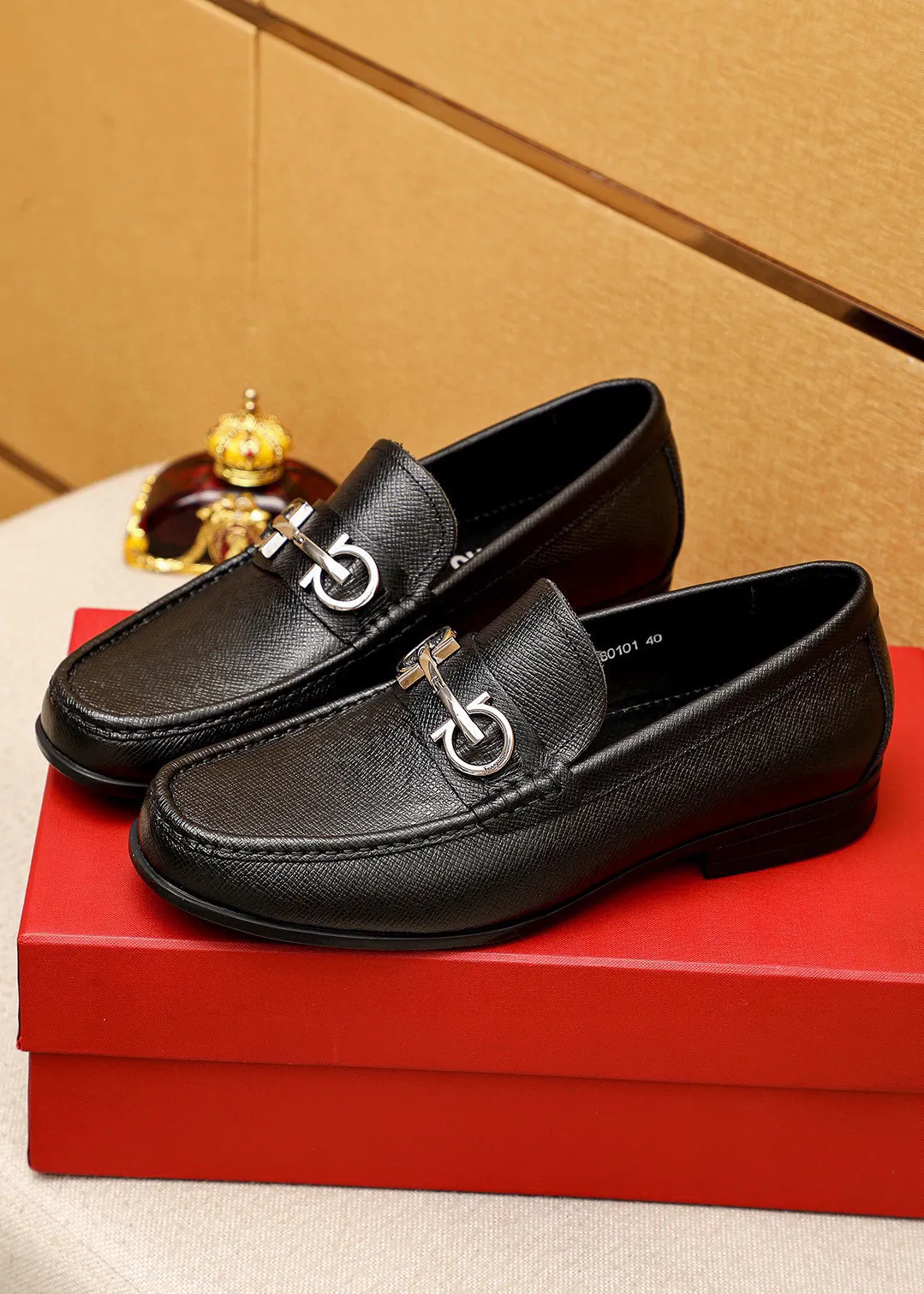 Men's shoes 💰480 💐 Product trademark: Ferragamo "Ferragamo" casual leather shoes Regular size: 38-44 (45🉑️customized) Product materials: Selected imported first-layer cross-grain cowhide leather upper + luxury hardware buckle, imported water-dyed cowhide leather lining. Strong three-dimensional visual effect, original outsole color: 4⃣️seed leather materials available